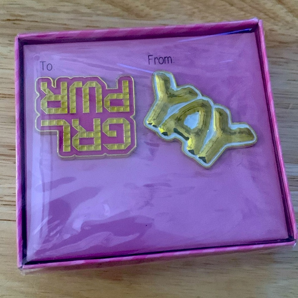 Enamel pins & 4 mini heart stamps
